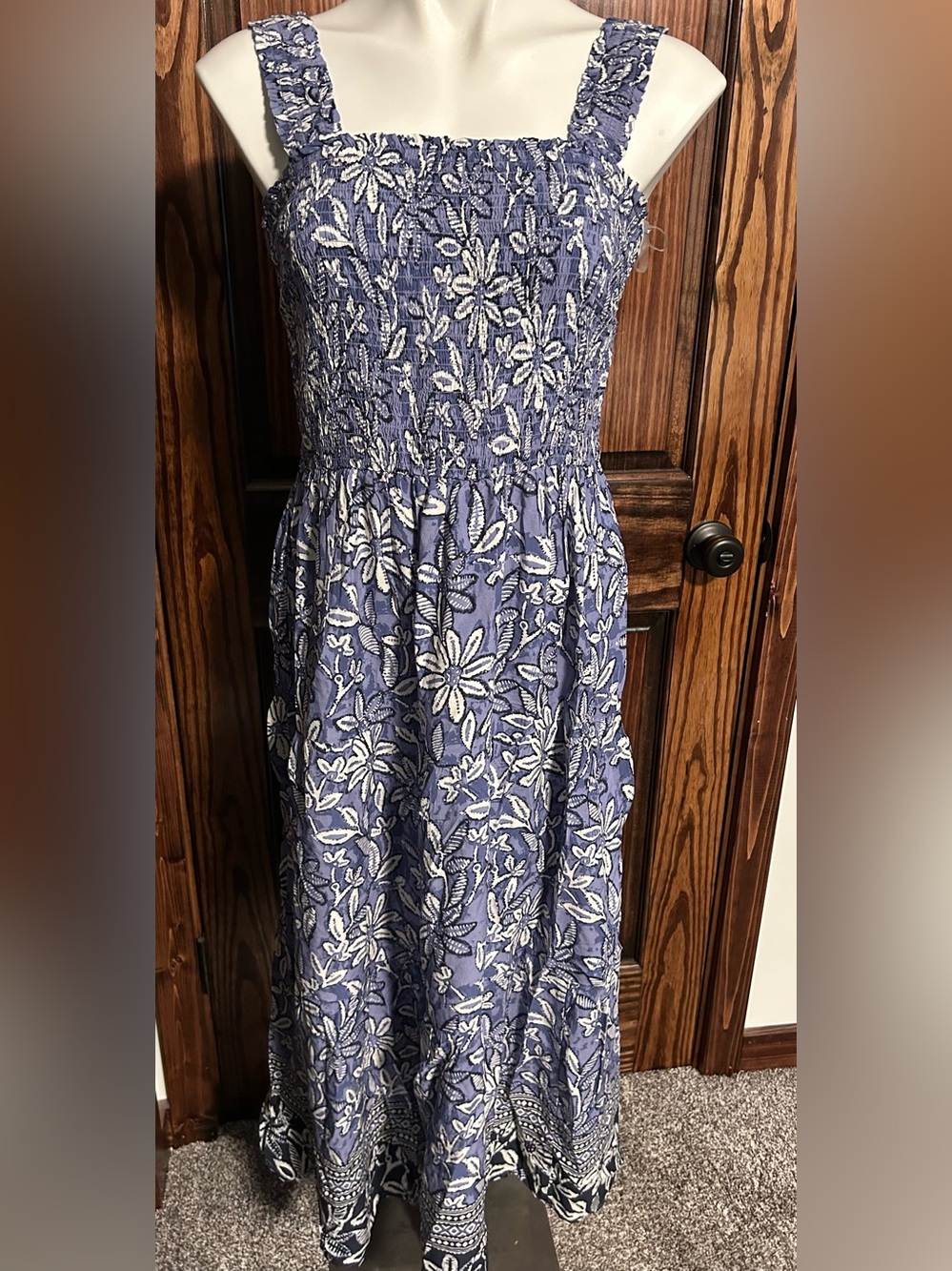 Beachlunchlounge smocked maxi dress size small